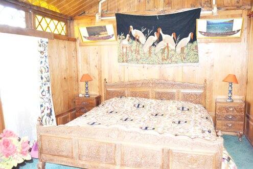 Paristan Houseboat, Srinagar 2